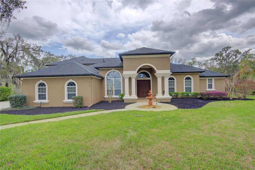 Photo of 916 Mills Estate Place, Chuluota, FL 32766 (MLS # O6390398)