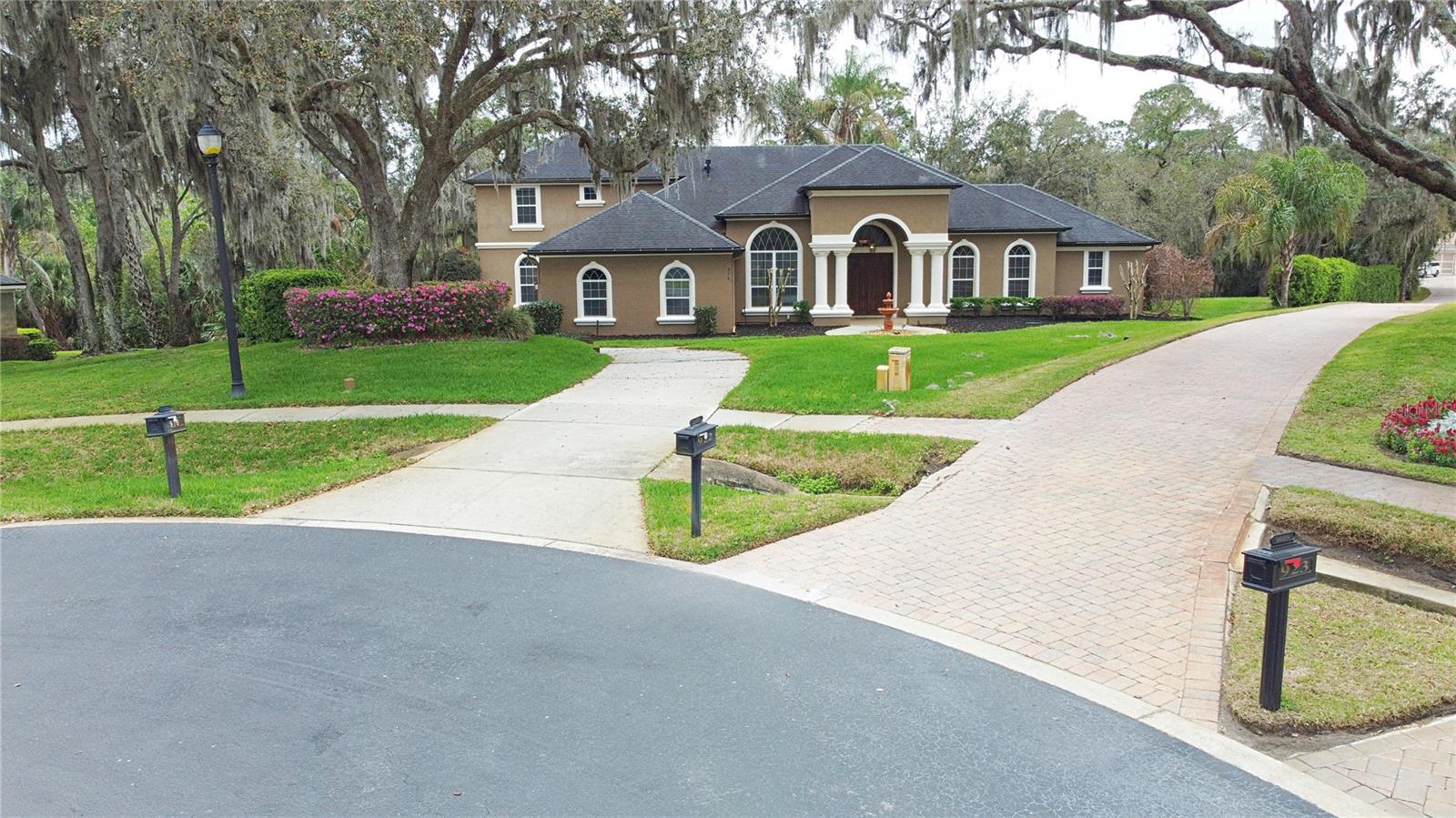 ESTATES ON LAKE MILLS - Residential