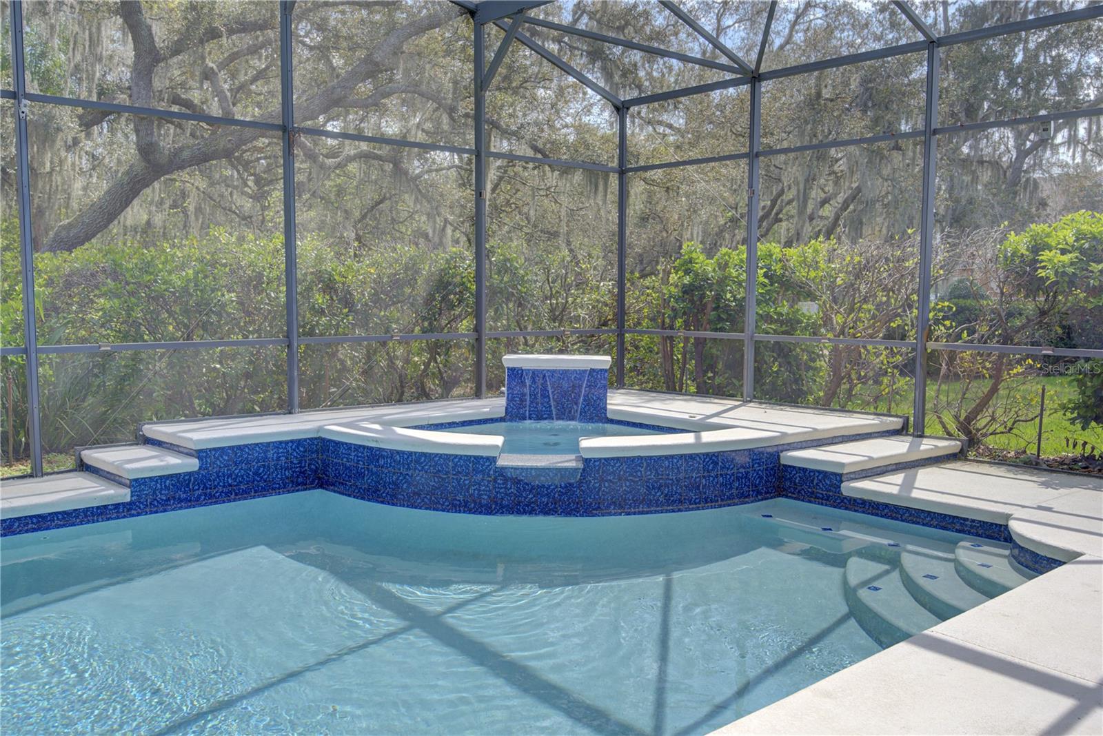 ESTATES ON LAKE MILLS - Residential