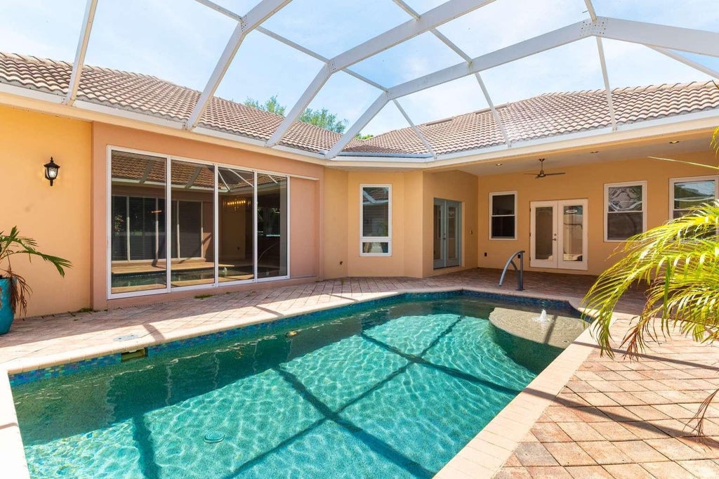 Photo of 6914 Stanhope Place, Bradenton, FL 34201 (MLS # TB8548894)