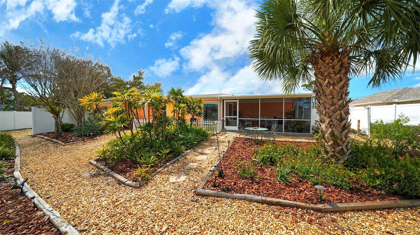 LAUREL VILLA - Residential