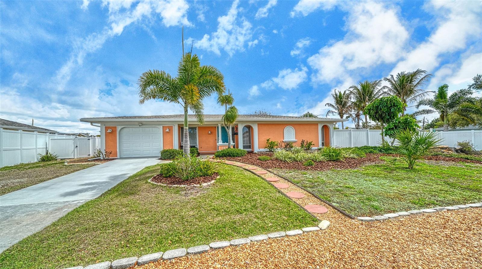 LAUREL VILLA - Residential