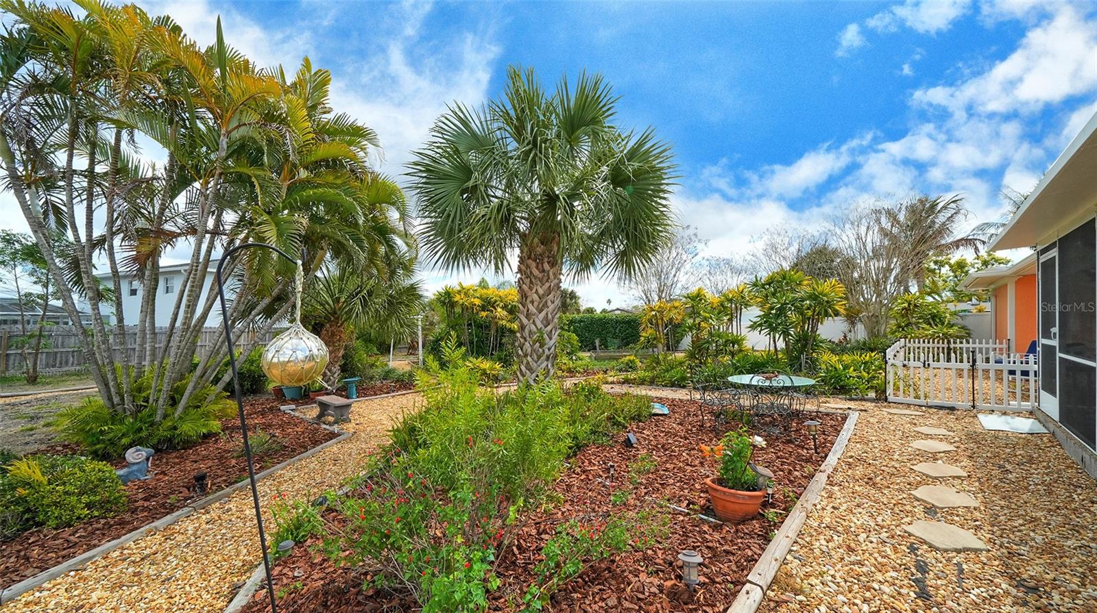 LAUREL VILLA - Residential