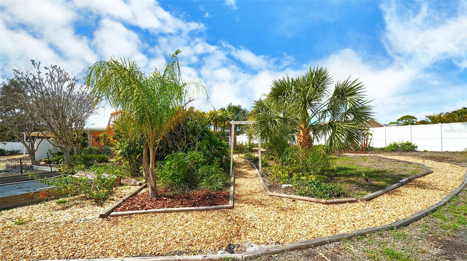 LAUREL VILLA - Residential