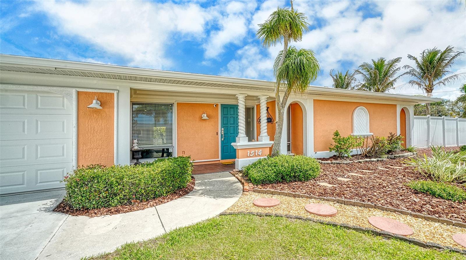 LAUREL VILLA - Residential