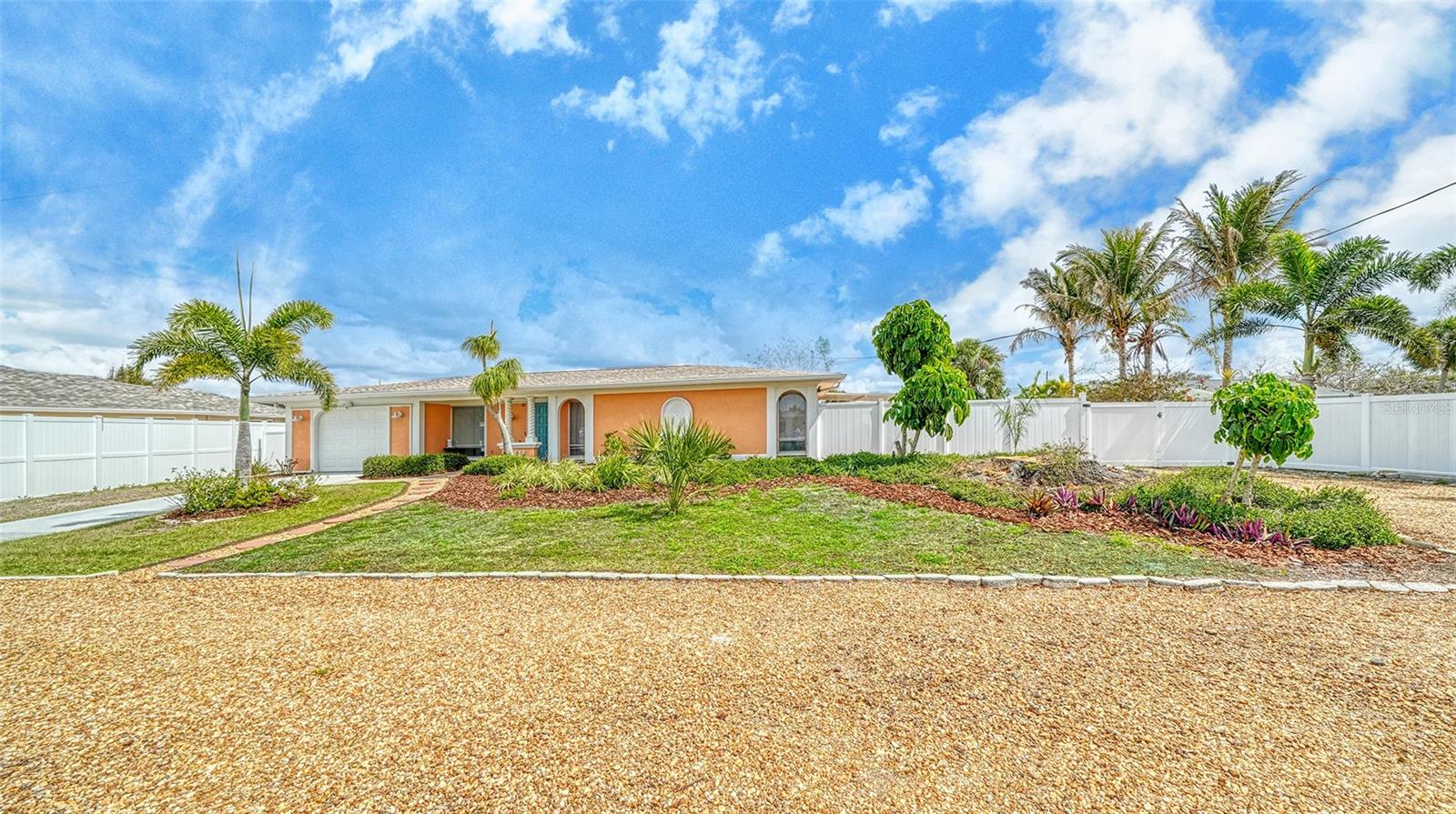 LAUREL VILLA - Residential