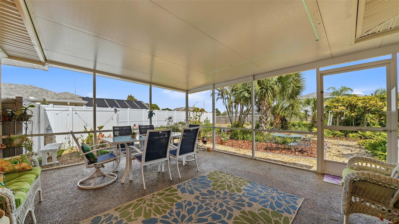 LAUREL VILLA - Residential