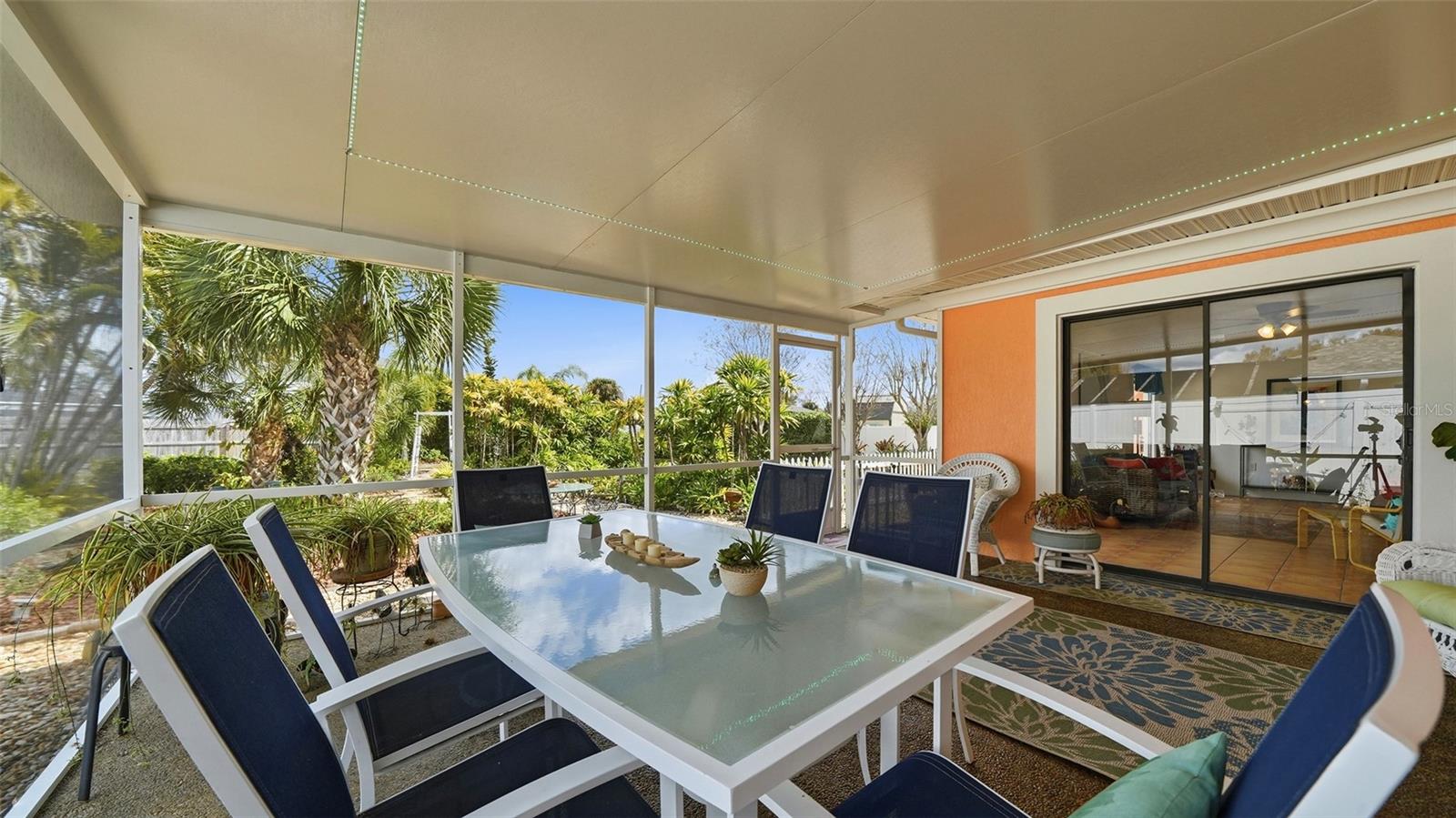 LAUREL VILLA - Residential