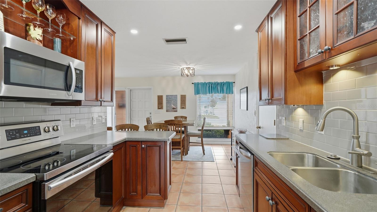 LAUREL VILLA - Residential