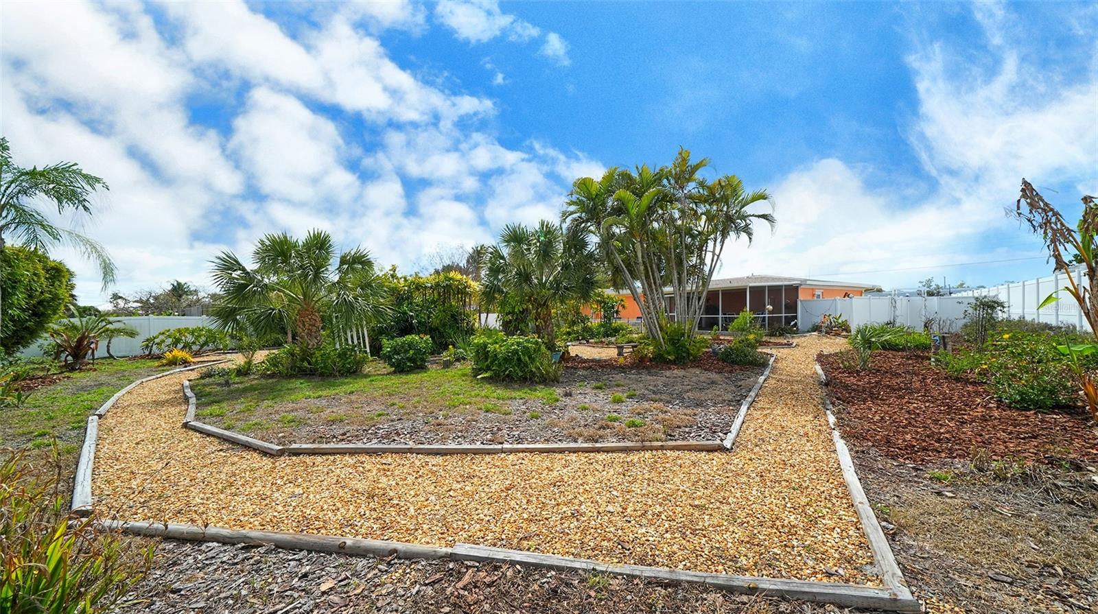 LAUREL VILLA - Residential