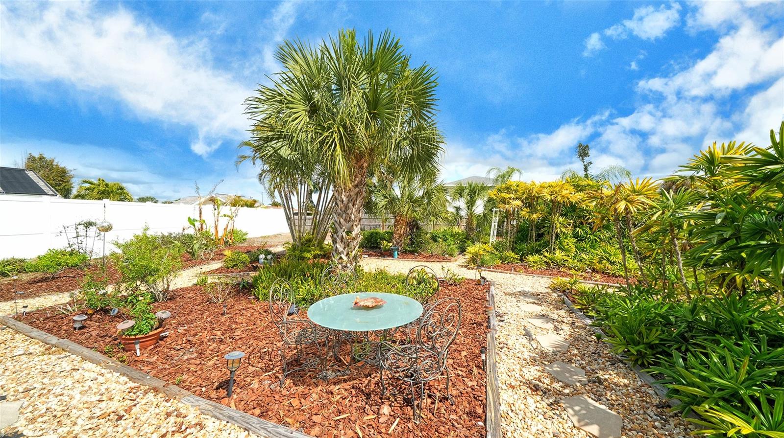 LAUREL VILLA - Residential