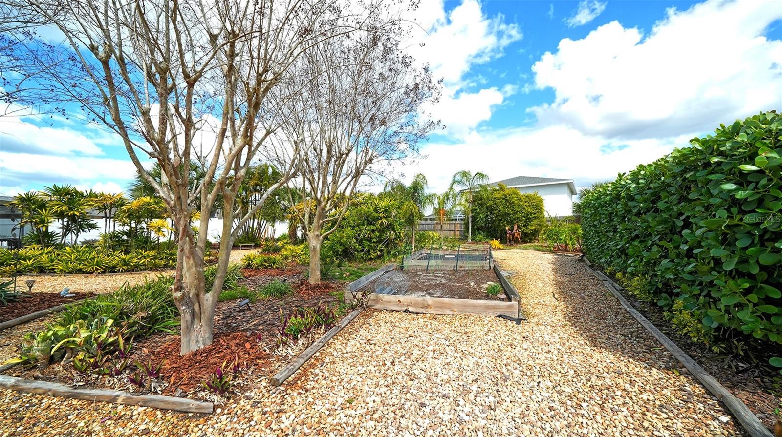 LAUREL VILLA - Residential