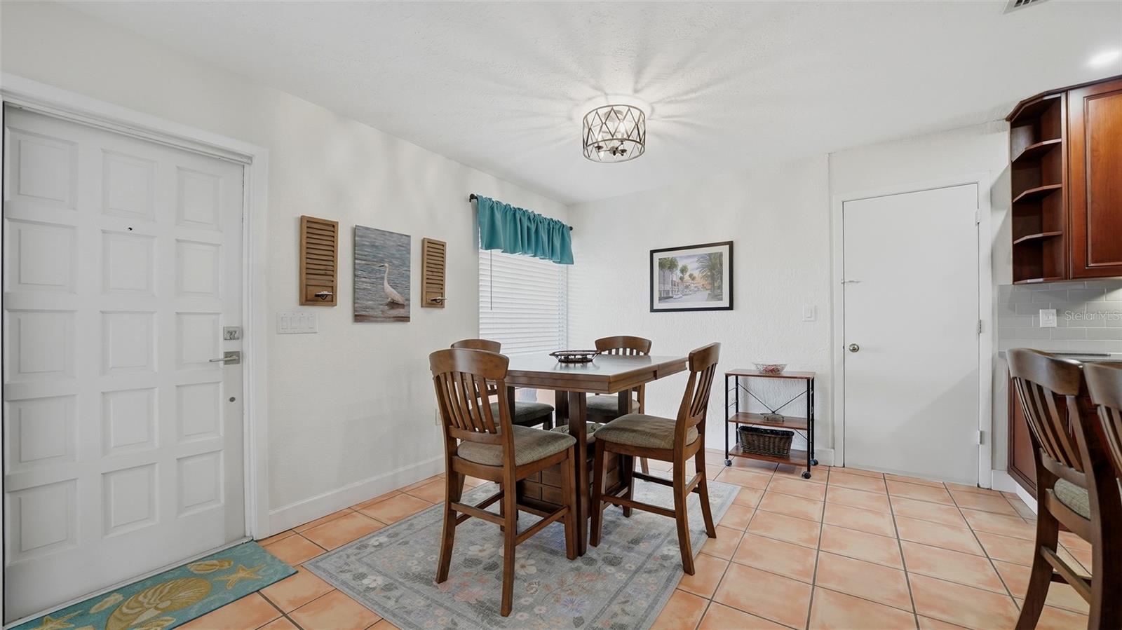 LAUREL VILLA - Residential