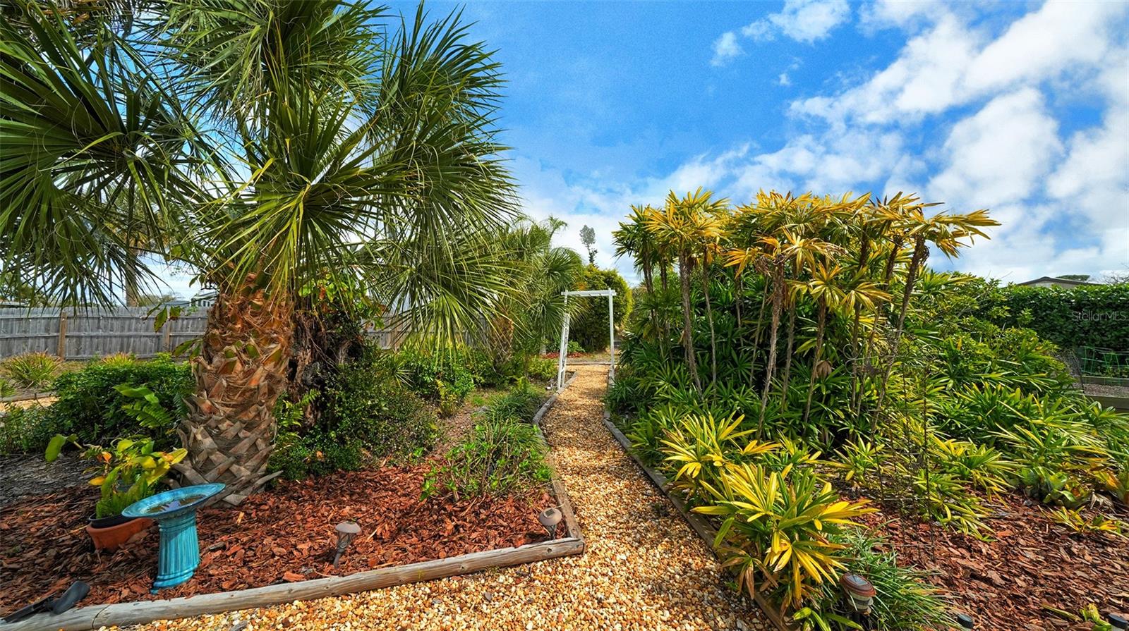 LAUREL VILLA - Residential