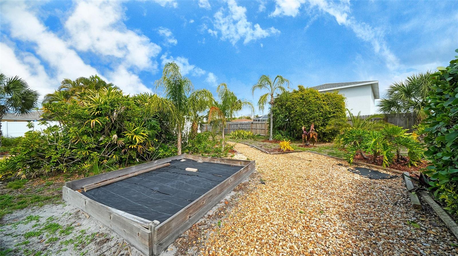 LAUREL VILLA - Residential