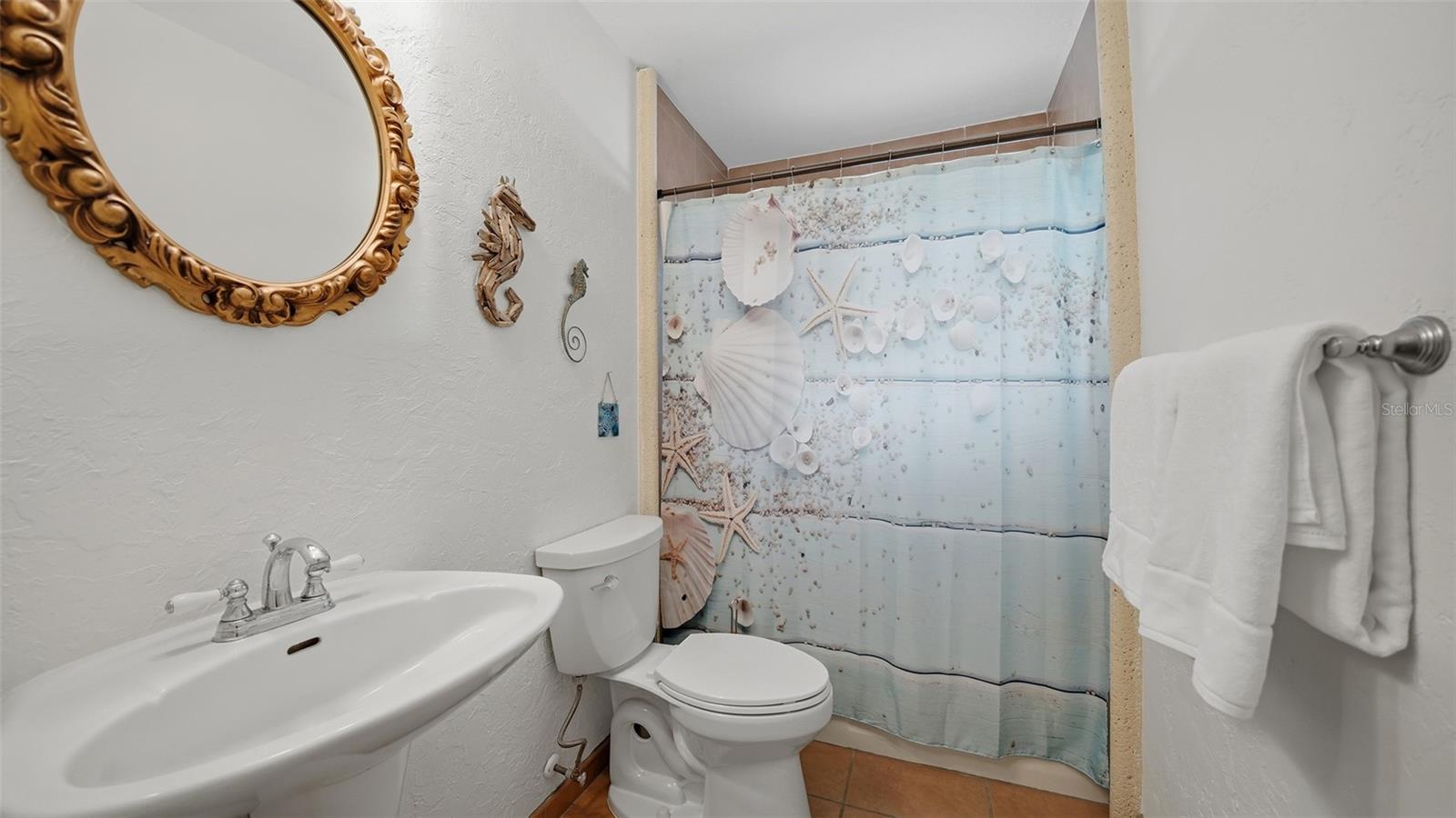 LAUREL VILLA - Residential