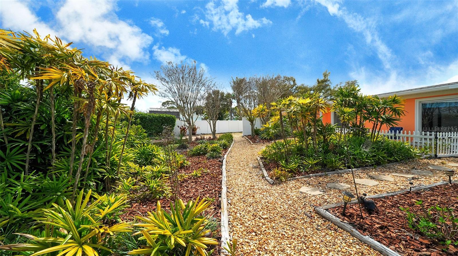 LAUREL VILLA - Residential