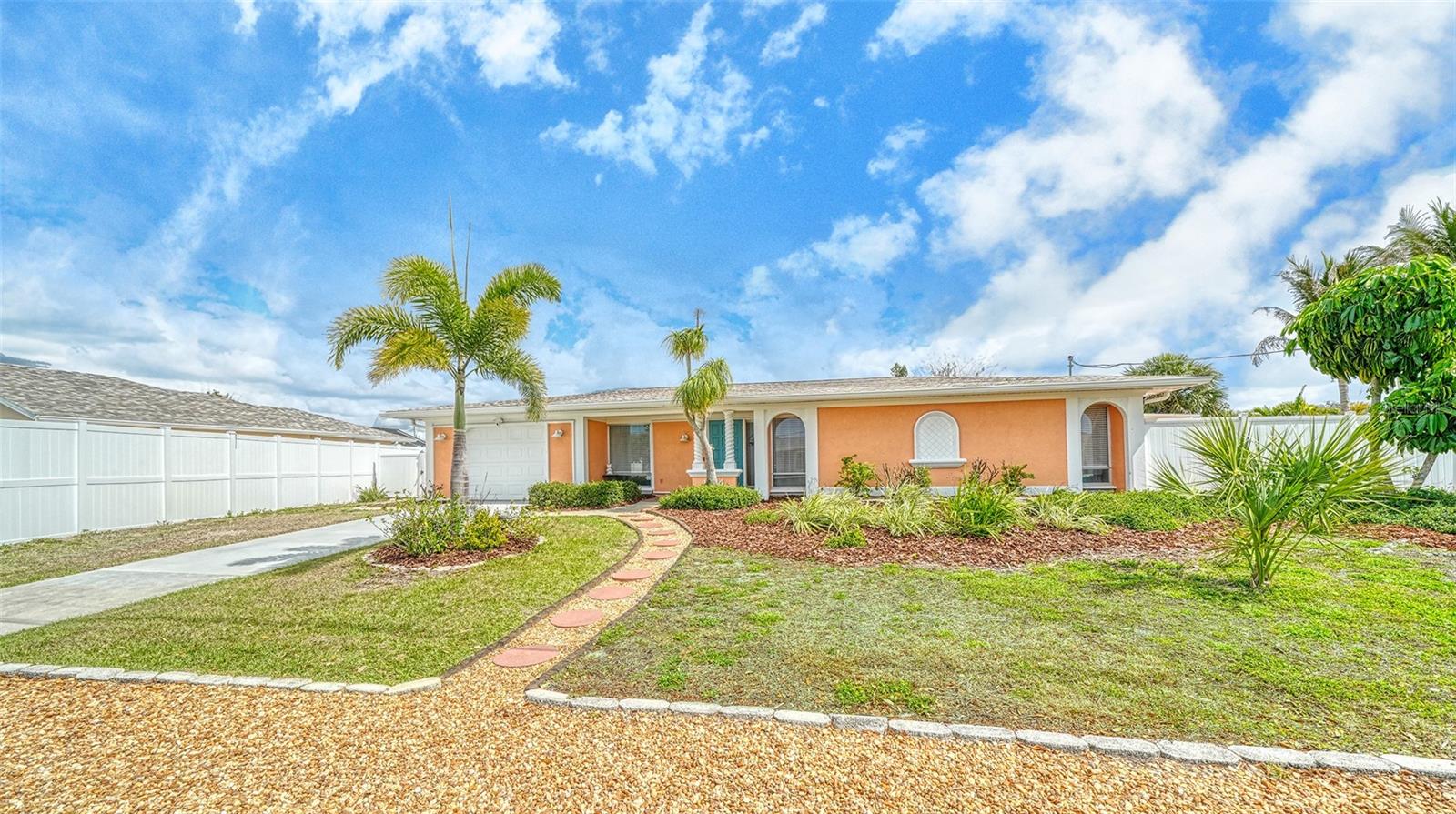 LAUREL VILLA - Residential