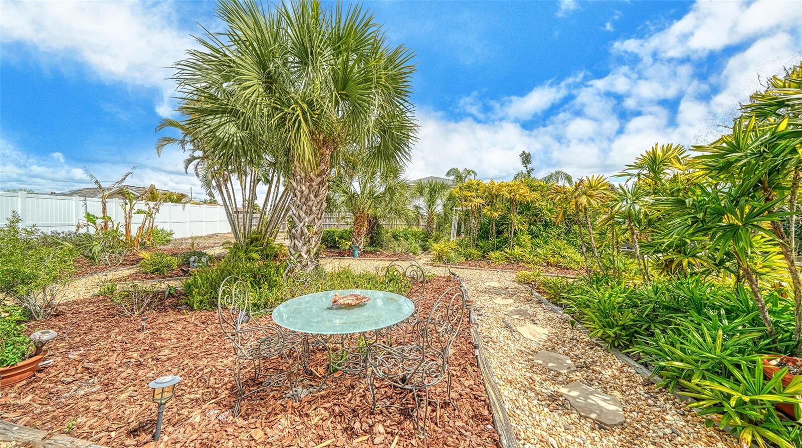 LAUREL VILLA - Residential