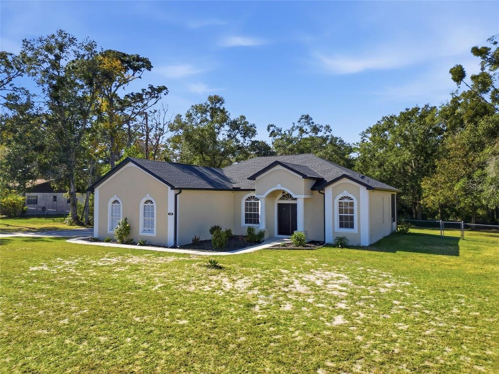 Photo of 5495 Emerald Drive, Dade City, FL 33523 (MLS # TB8449179)