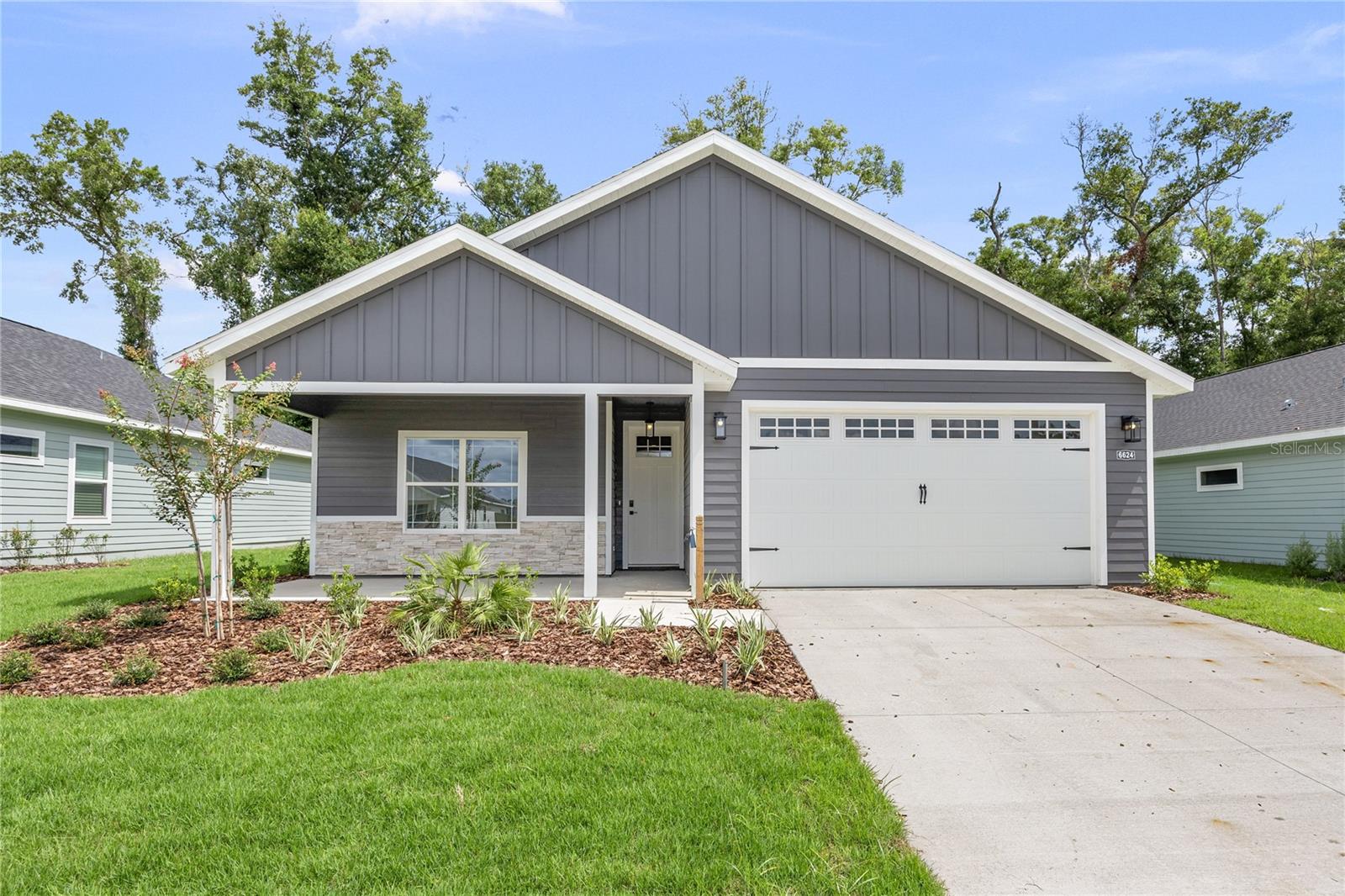 GRAND OAKS AT TOWER - Residential