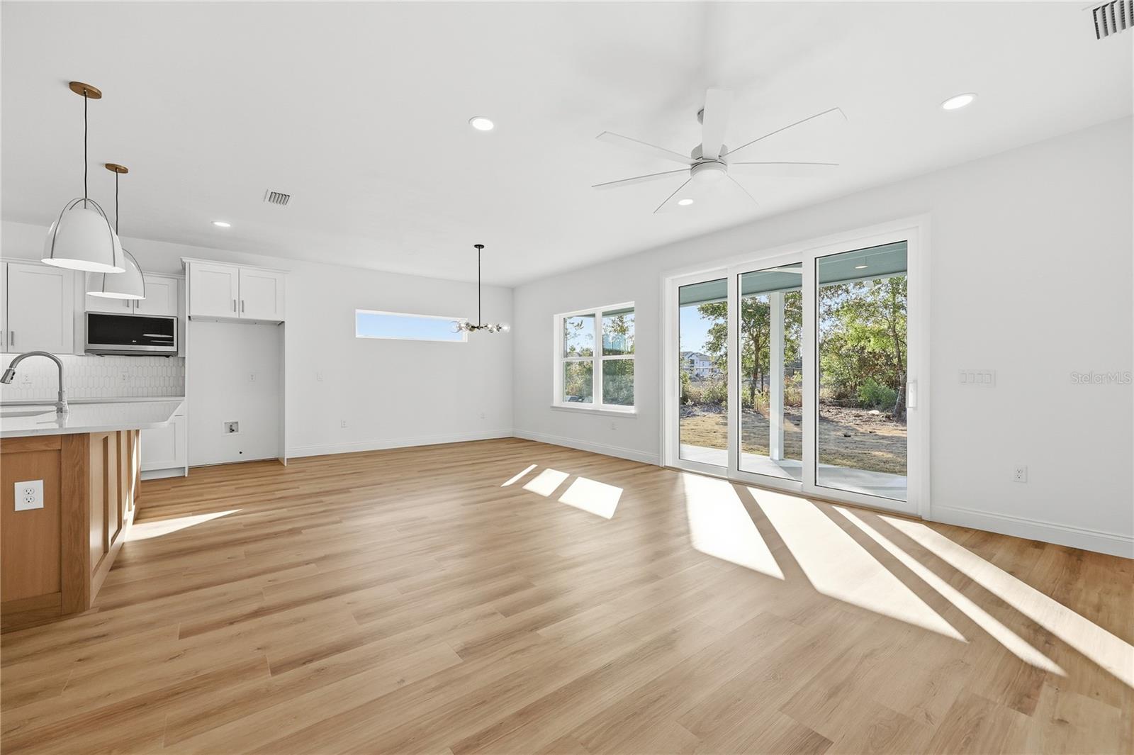 GRAND OAKS AT TOWER - Residential