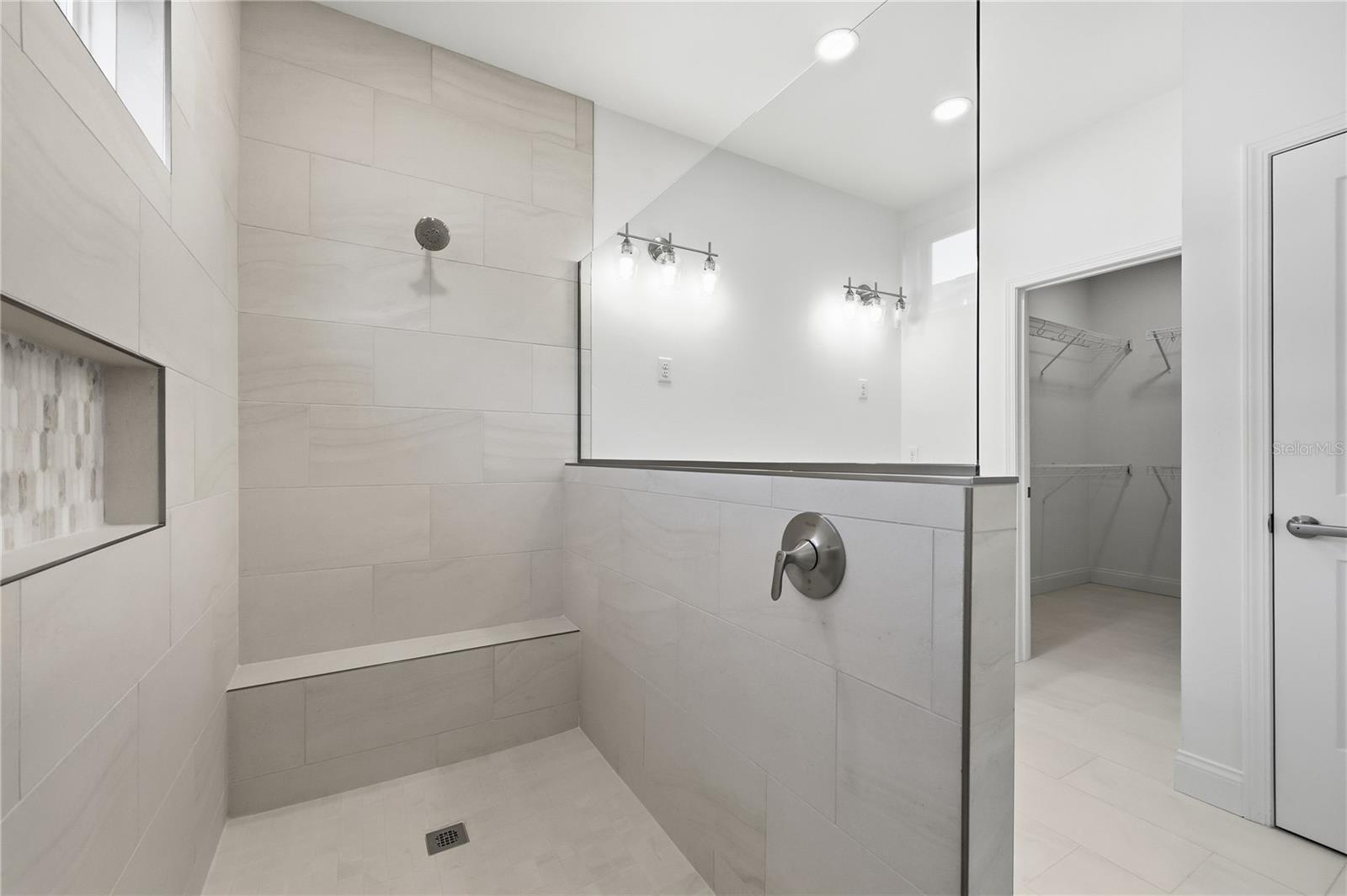 GRAND OAKS AT TOWER - Residential