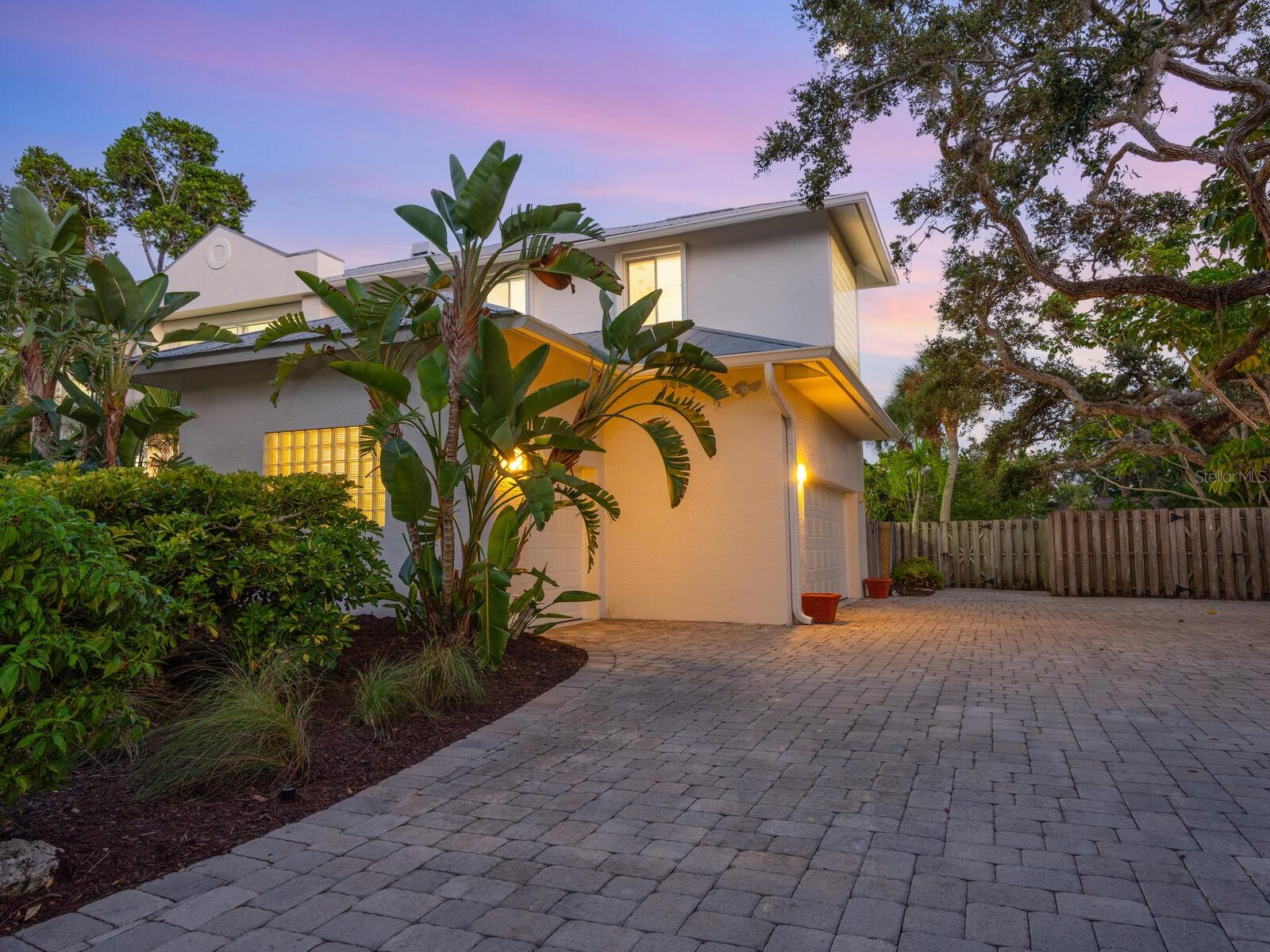 SIESTA ISLES - Residential