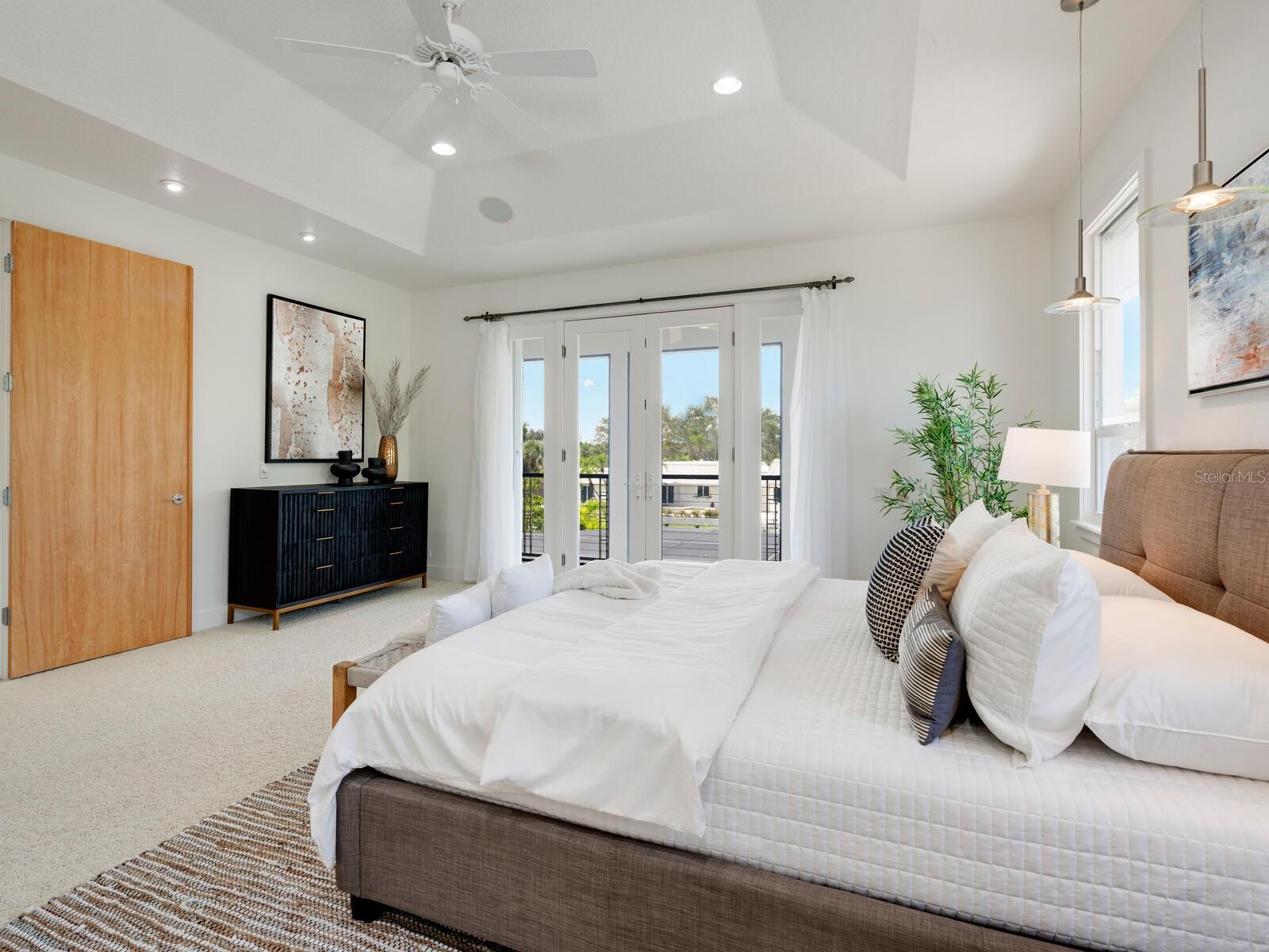 SIESTA ISLES - Residential