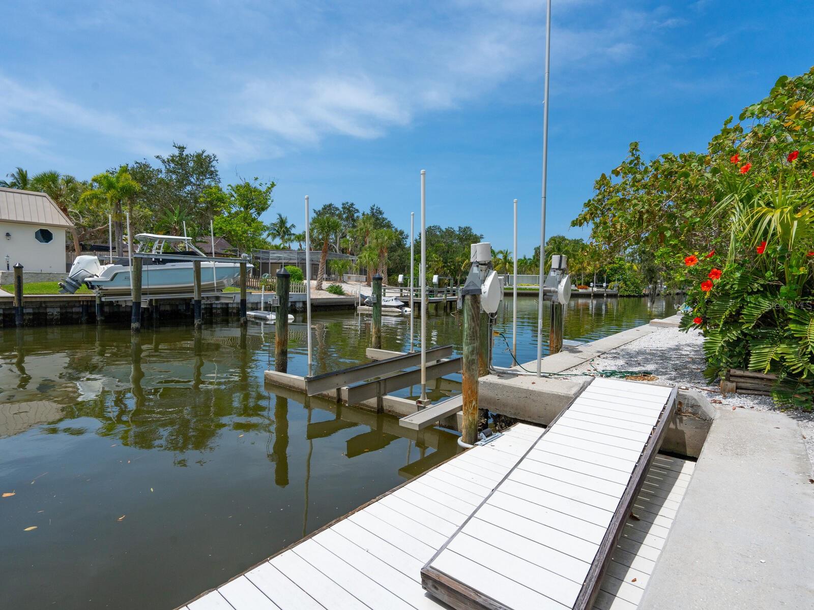 SIESTA ISLES - Residential