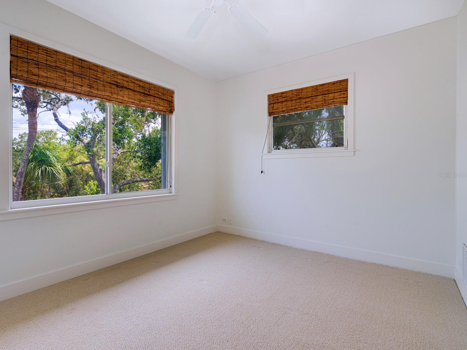 SIESTA ISLES - Residential