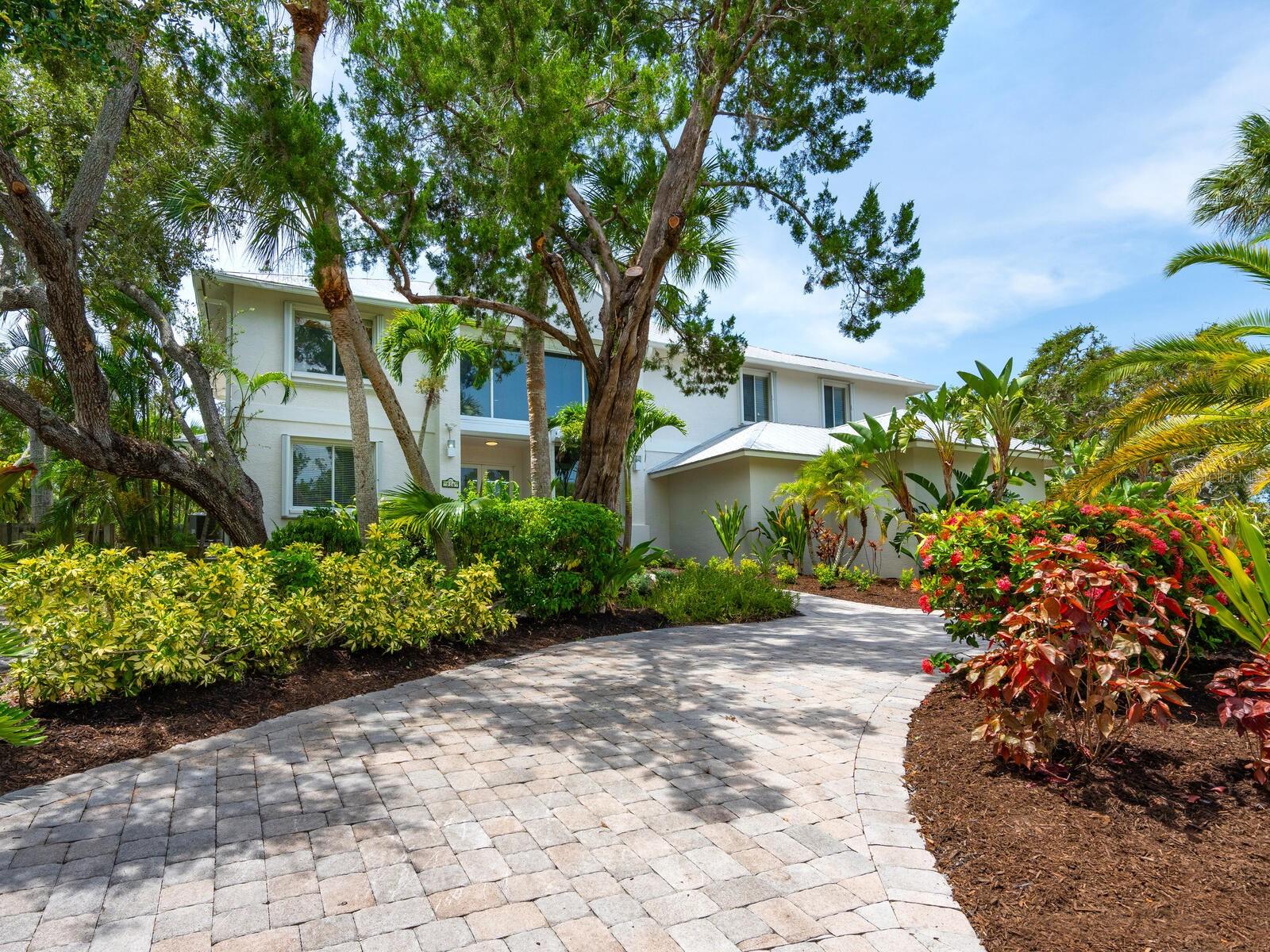 SIESTA ISLES - Residential