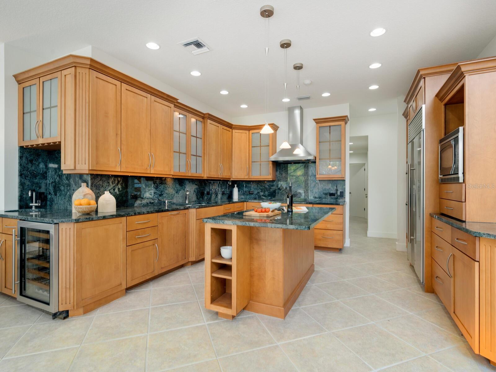 SIESTA ISLES - Residential