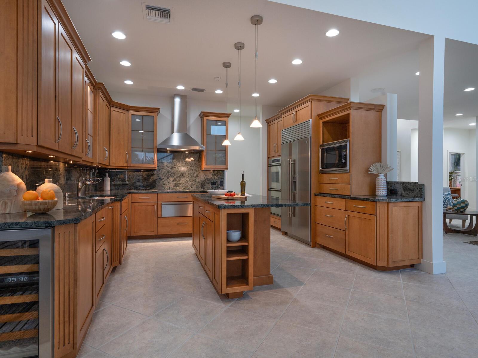 SIESTA ISLES - Residential