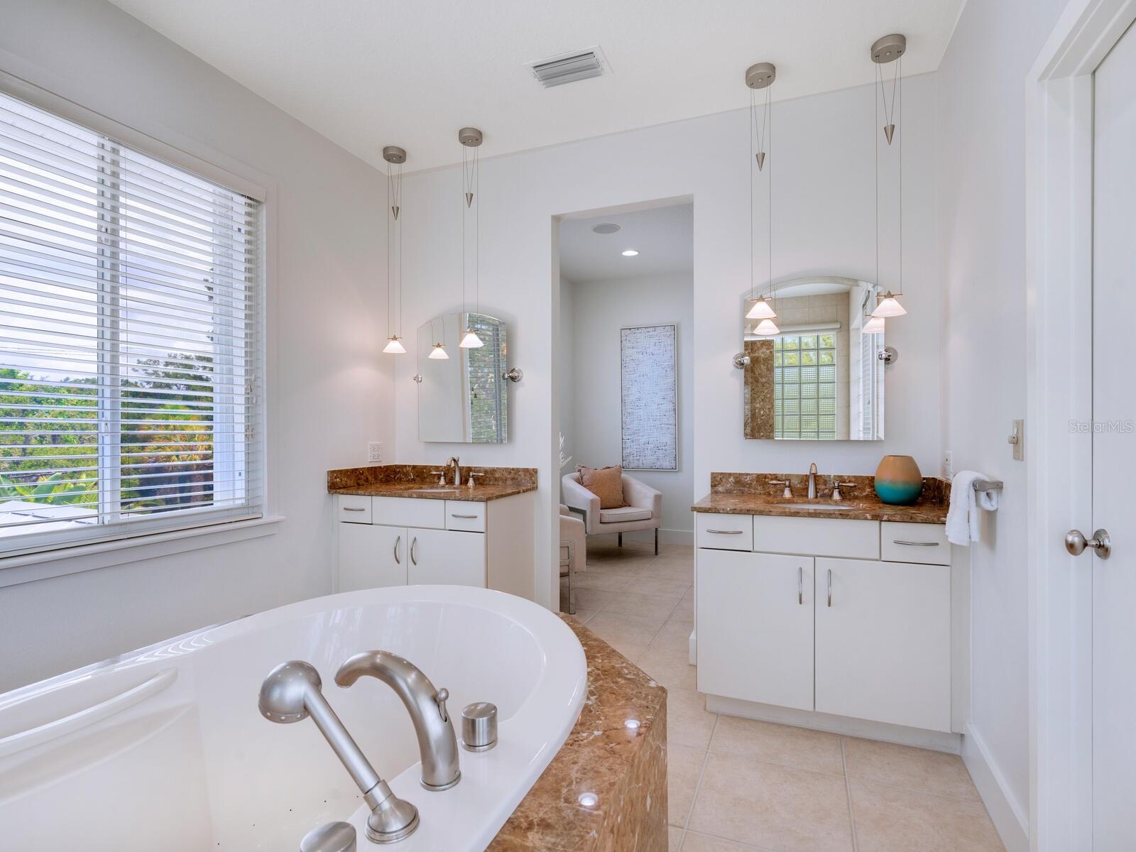 SIESTA ISLES - Residential