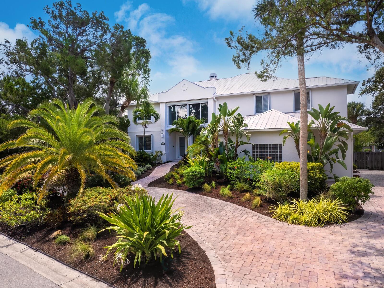 SIESTA ISLES - Residential