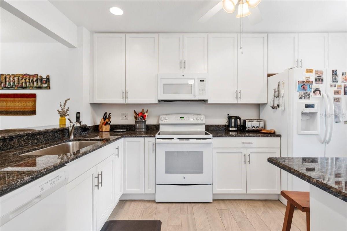 1519 PELICAN POINT DRIVE 288, SARASOTA, FL, 34231 4 1519 PELICAN POINT DRIVE 288
