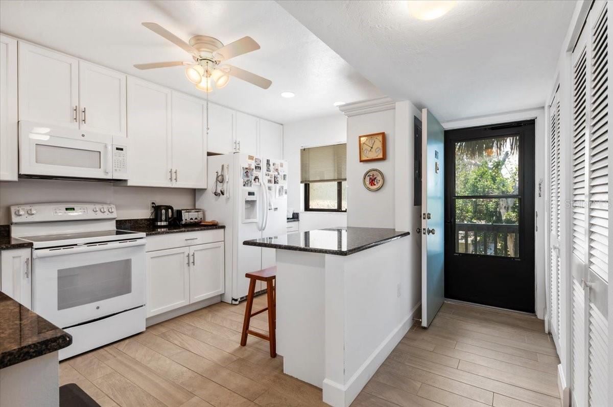 1519 PELICAN POINT DRIVE 288, SARASOTA, FL, 34231 3 1519 PELICAN POINT DRIVE 288