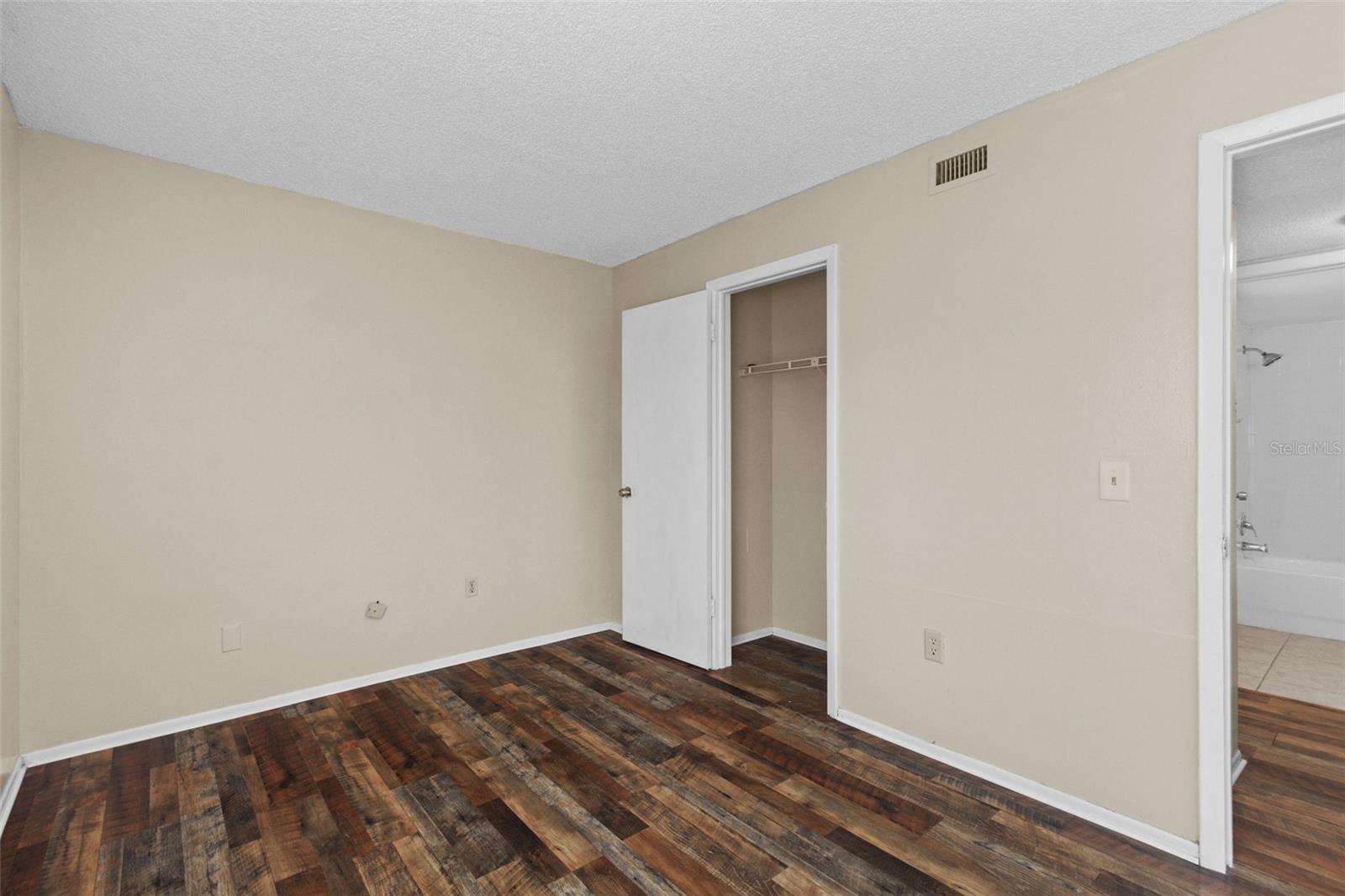 THE OAKS UNIT VII A CONDOMINIU - Residential Lease