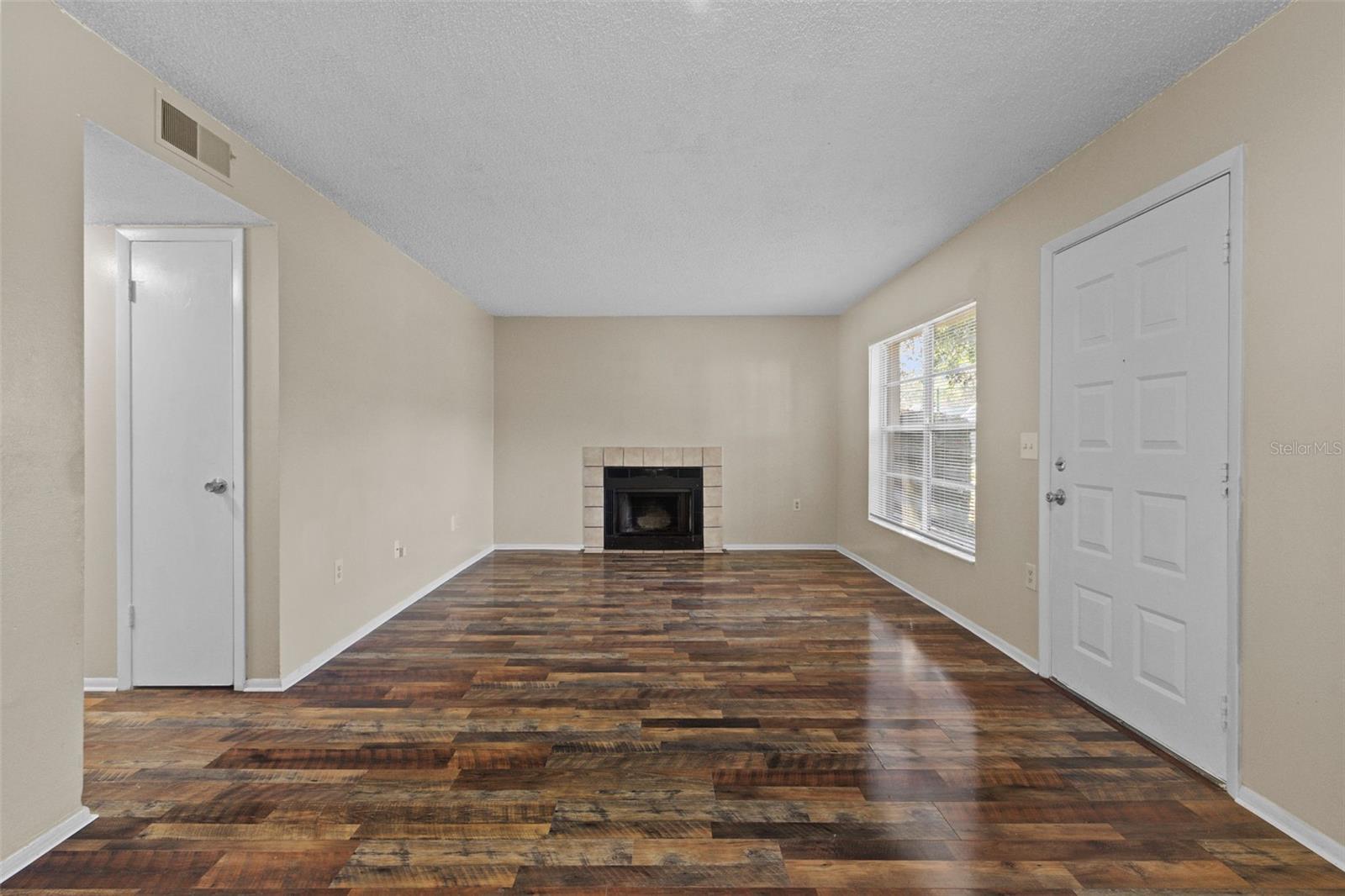 THE OAKS UNIT VII A CONDOMINIU - Residential Lease