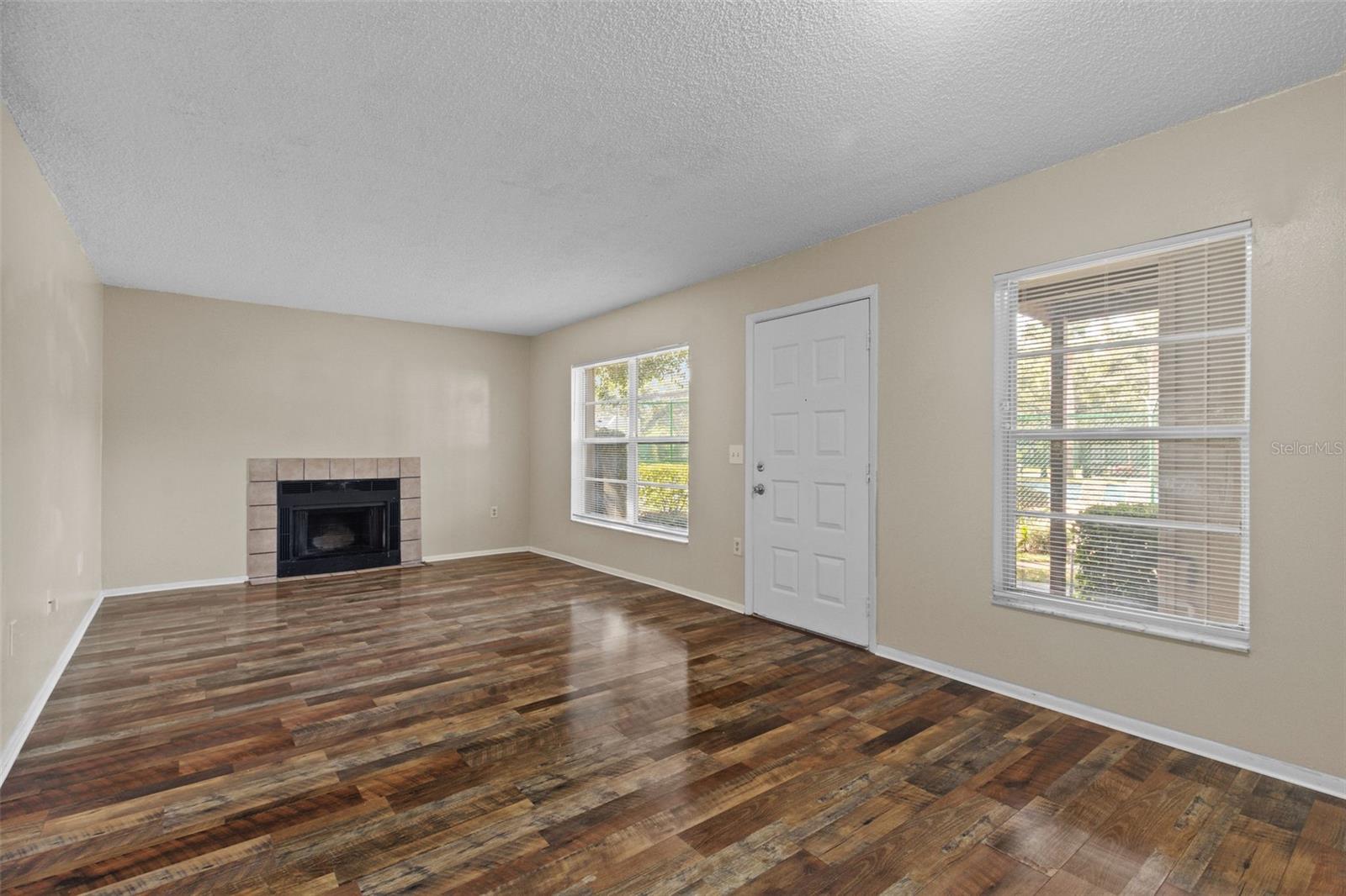 THE OAKS UNIT VII A CONDOMINIU - Residential Lease