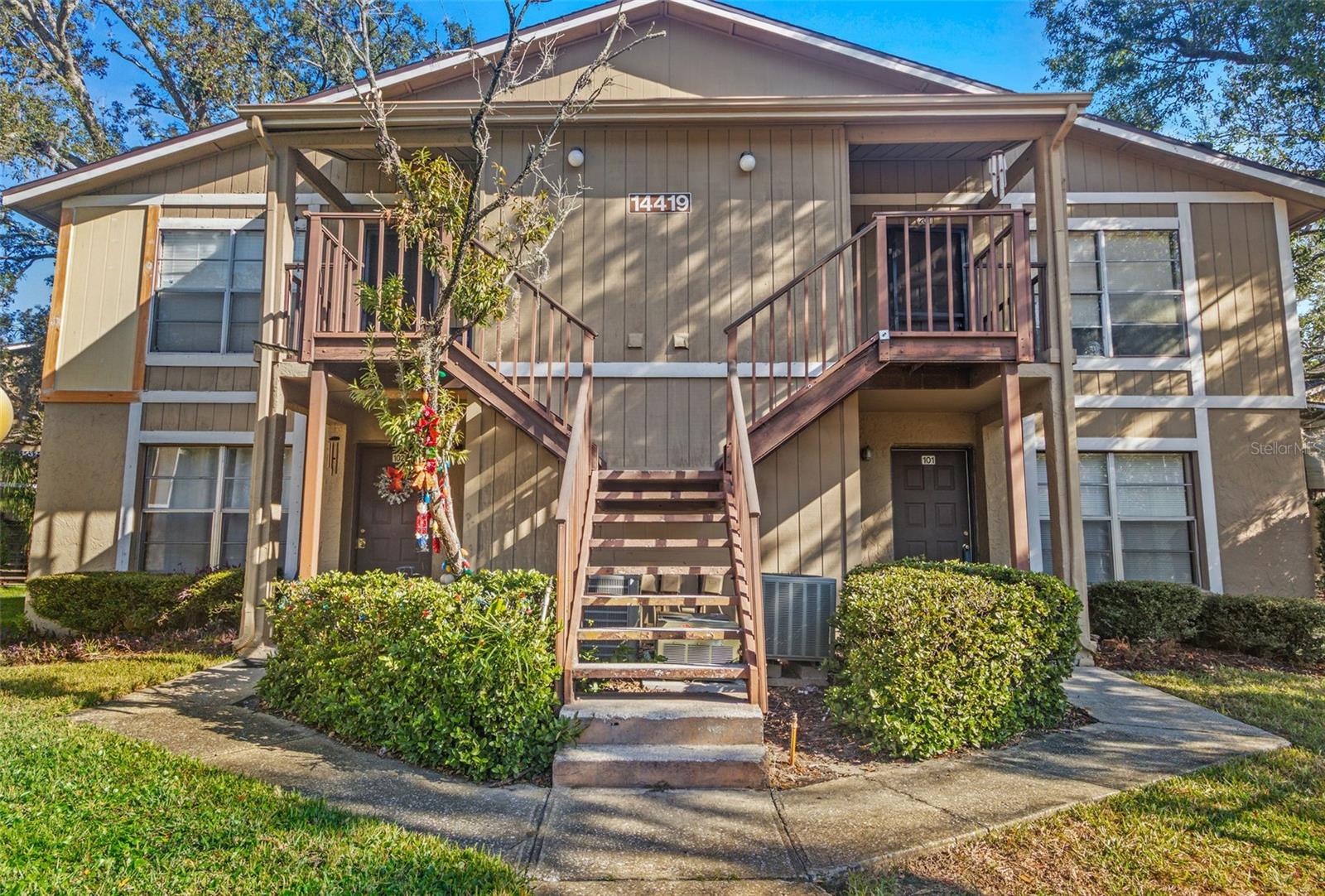 THE OAKS UNIT VII A CONDOMINIU - Residential Lease