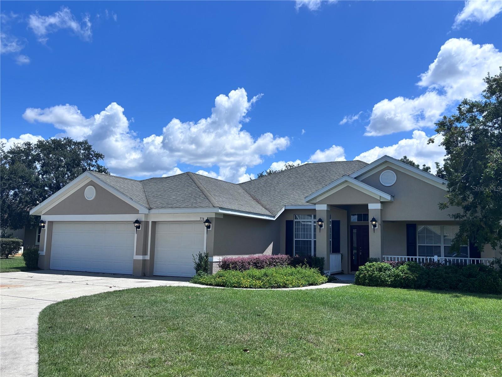 Large family home in the beautiful golf community of Lake Diamond. This 4-bedroom, 3-bath split floor plan features a 3-car garage, new carpeting, and a lovely backyard view. Call to see this beauty!
