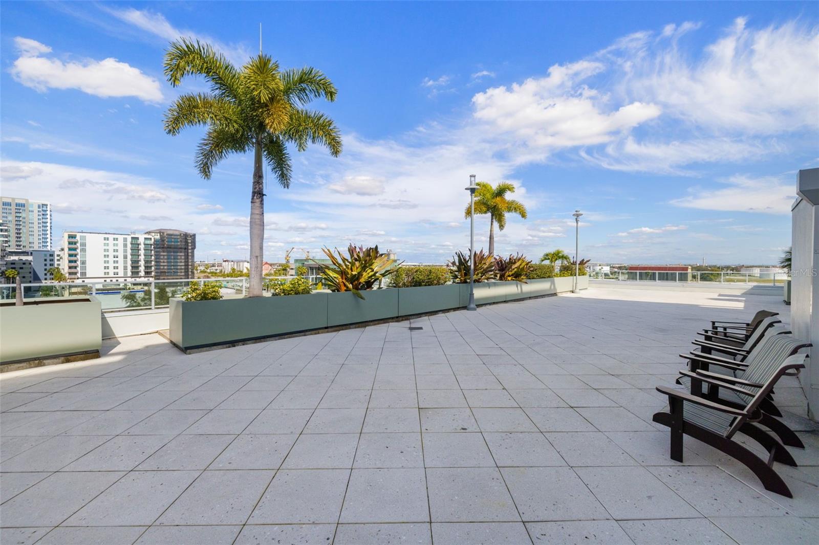 THE PLACE AT CHANNELSIDE A CON - Residential