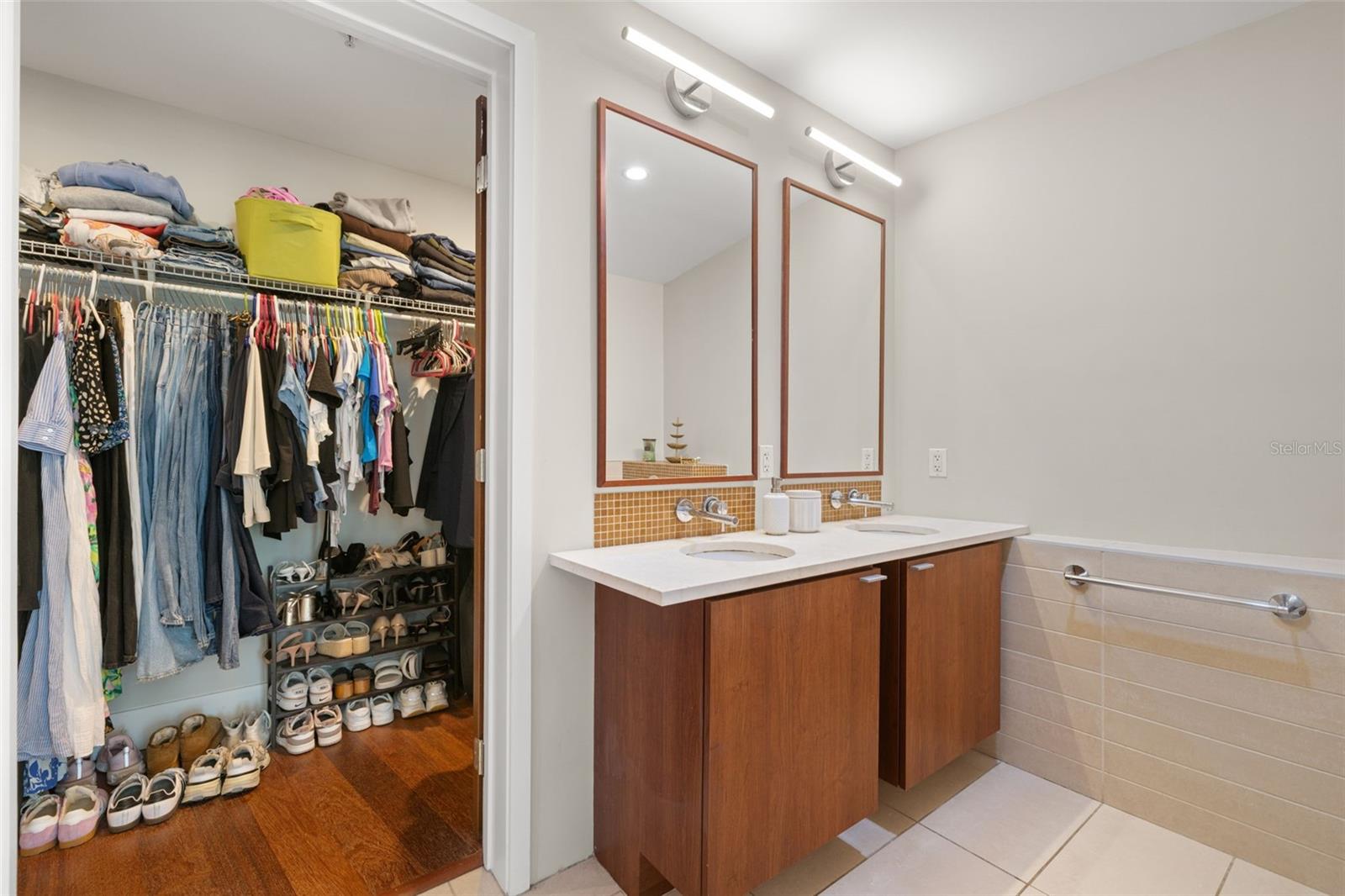 THE PLACE AT CHANNELSIDE A CON - Residential