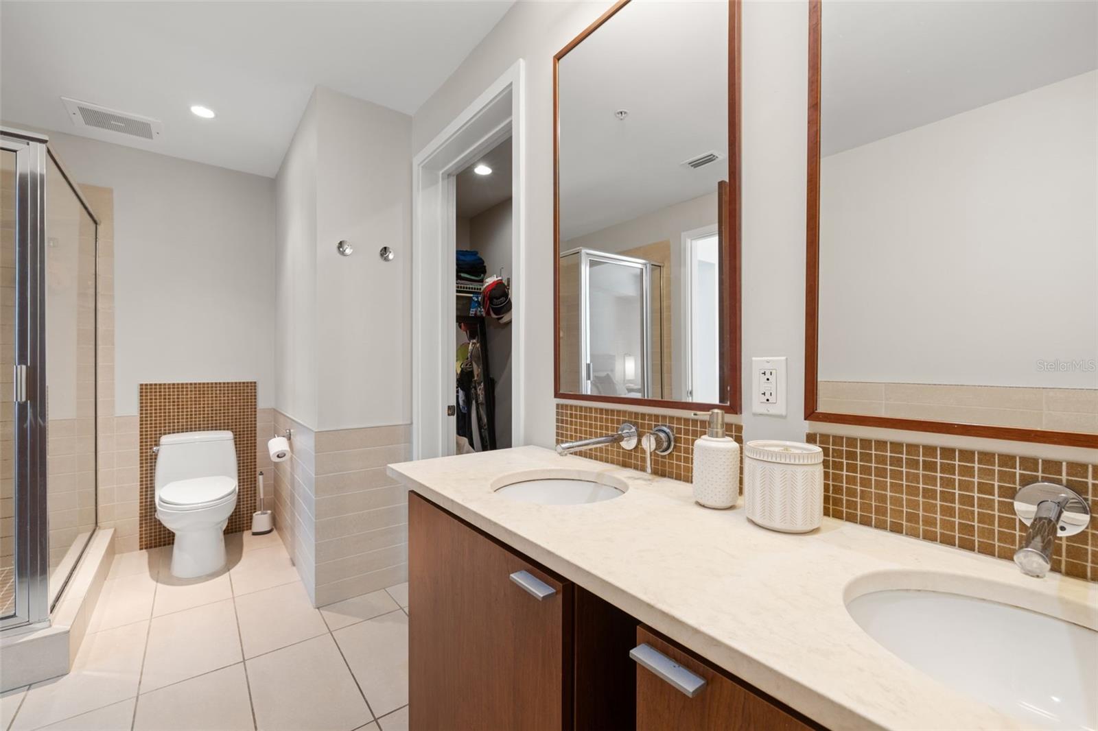 THE PLACE AT CHANNELSIDE A CON - Residential