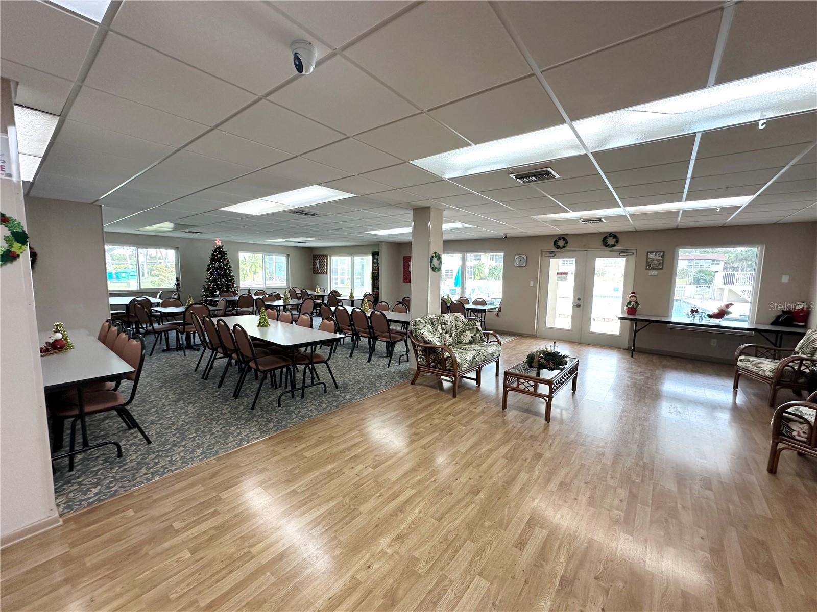 CAPE SHORES APT - Residential