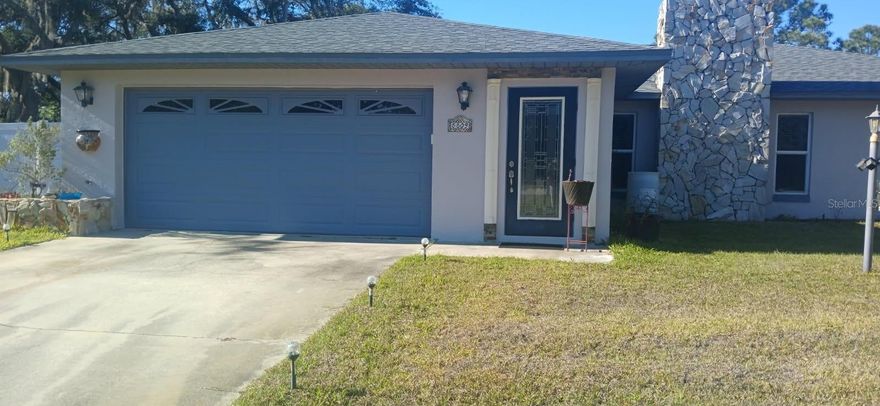 beautiful well maintained home 3/2 1/2 combo laundry room. residential area. New roof, new fence and irrigation. Near Car race in Sebring.2 car garage. large patio and foyer