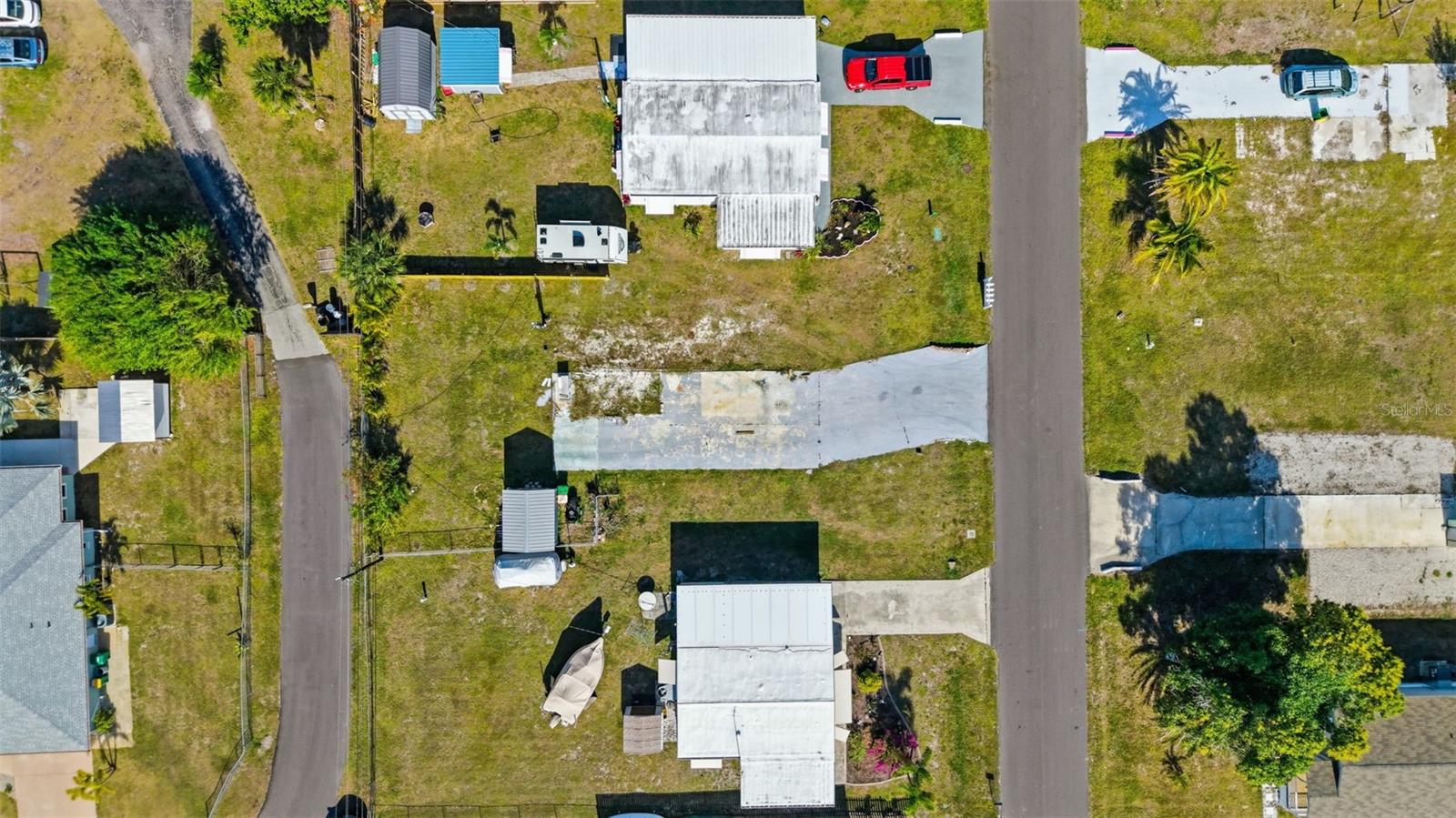 HOLIDAY MOB ESTATES - Land