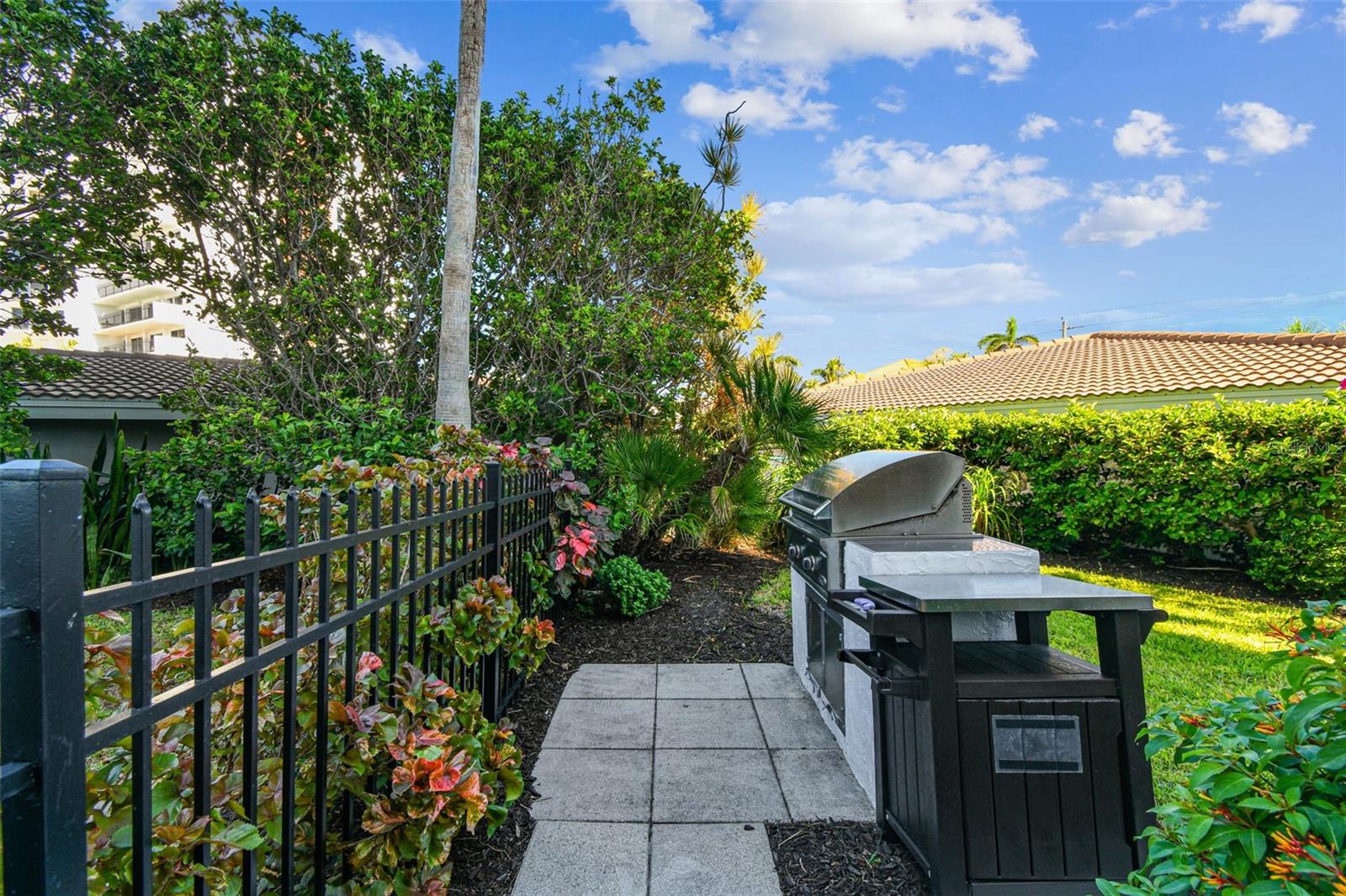 ST ARMAND TOWERS - Residential Lease